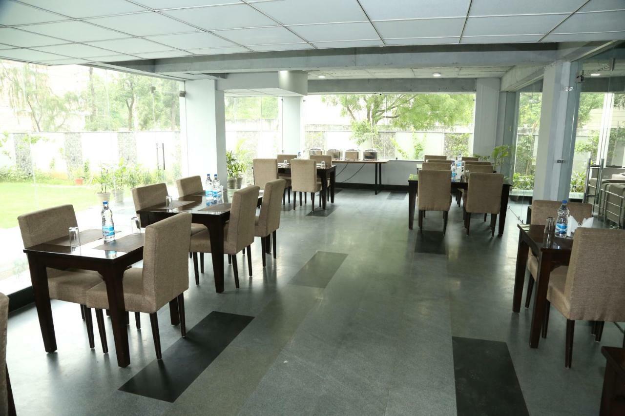 דלהי Royal Residence On Sohna Road מראה חיצוני תמונה