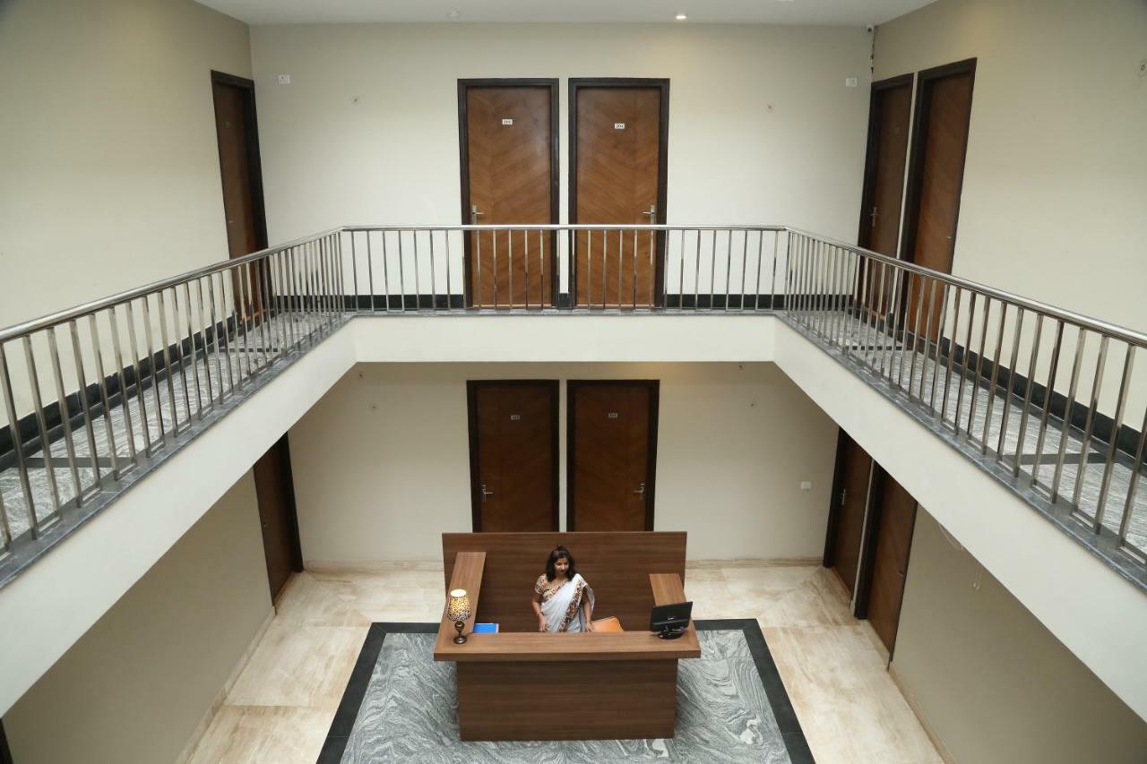 דלהי Royal Residence On Sohna Road מראה חיצוני תמונה