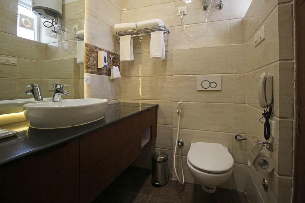 דלהי Royal Residence On Sohna Road מראה חיצוני תמונה
